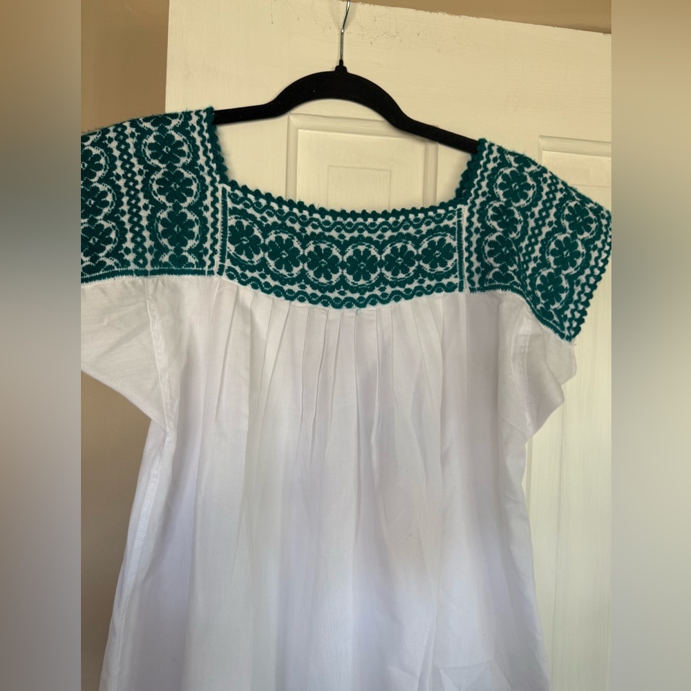 Embroidered Textiles Mexico White and Green Women's Top Hand Woven ** Boho Vibe